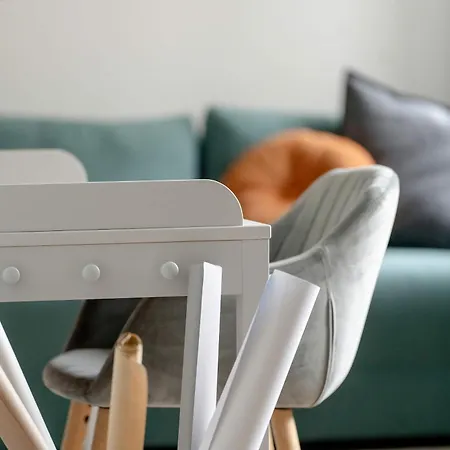 Przestronny Z Biurkiem W Centrum Poznania Blisko Rynku I Parku By Renters Apartment