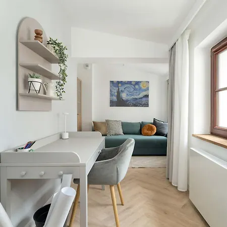 Przestronny Z Biurkiem W Centrum Poznania Blisko Rynku I Parku By Renters Apartament Poznań