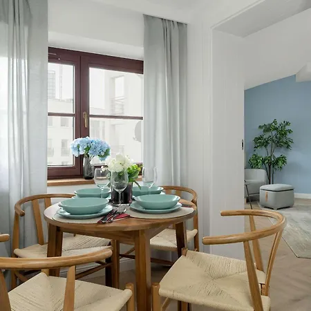 Przestronny Z Biurkiem W Centrum Poznania Blisko Rynku I Parku By Renters Apartment *