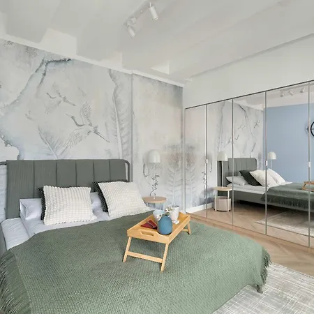 Przestronny Z Biurkiem W Centrum Poznania Blisko Rynku I Parku By Renters