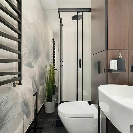 Przestronny Z Biurkiem W Centrum Poznania Blisko Rynku I Parku By Renters