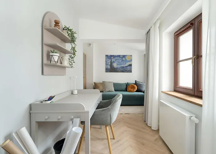 Przestronny Z Biurkiem W Centrum Poznania Blisko Rynku I Parku By Renters Apartamento Poznan