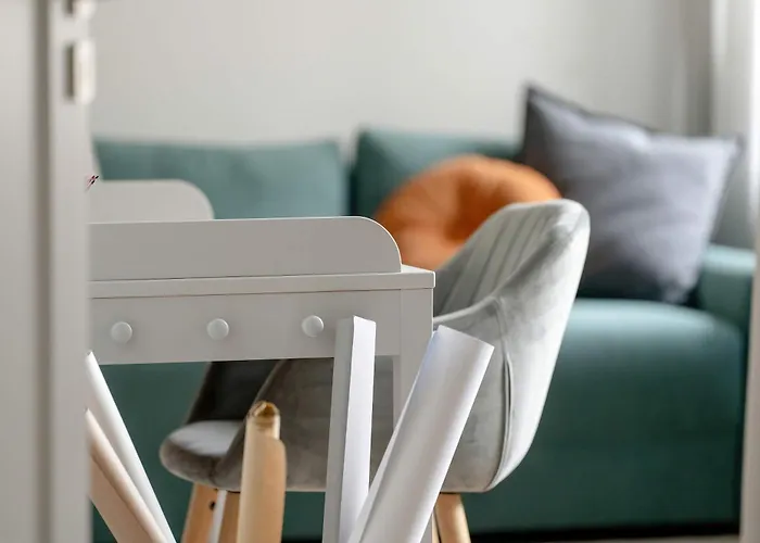 Przestronny Z Biurkiem W Centrum Poznania Blisko Rynku I Parku By Renters Apartamento