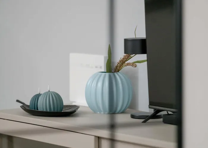 Przestronny Z Biurkiem W Centrum Poznania Blisko Rynku I Parku By Renters * Poznan