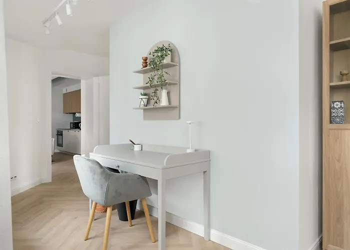 Apartamento Przestronny Z Biurkiem W Centrum Poznania Blisko Rynku I Parku By Renters Poznan