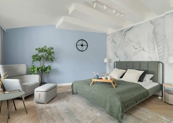 Przestronny Z Biurkiem W Centrum Poznania Blisko Rynku I Parku By Renters Apartamento Poznan