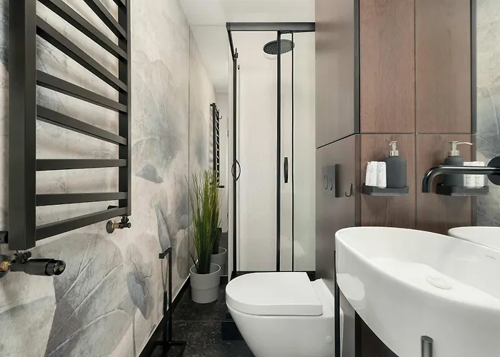 Przestronny Z Biurkiem W Centrum Poznania Blisko Rynku I Parku By Renters